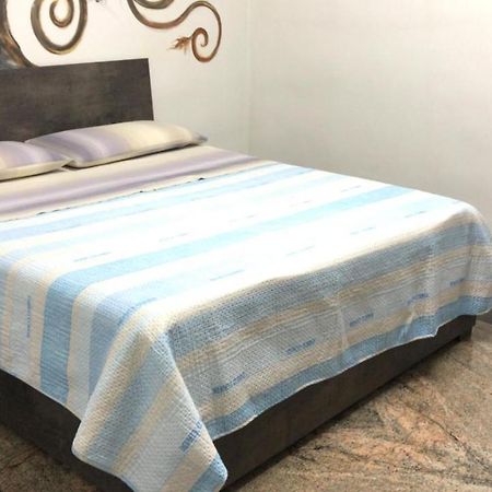 Oasi In Centro Apartment Bari Bagian luar foto